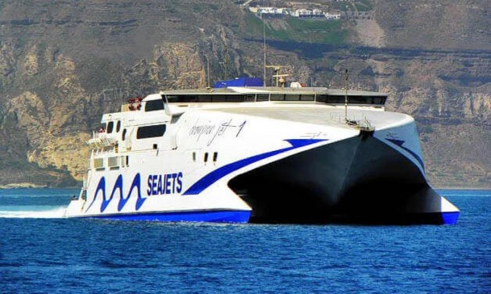 Βλάβη στο «CHAMPION JET 1»- Κινείται με χαμηλή ταχύτητα προς τη Σέριφο- Ταλαιπωρία για 412 επιβάτες